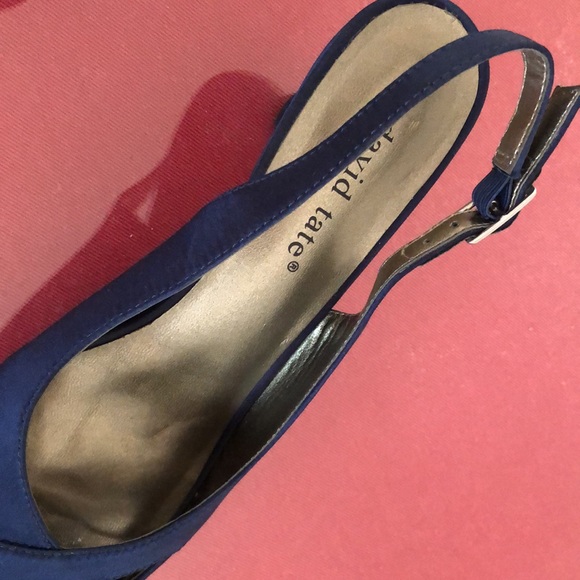 Beautiful navy satin David Tate sling back dressy sandal. Size 8.5 Narrow - Picture 5 of 5